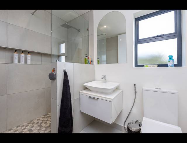 2 BEDROOM APARTMENT TO LET IN CAMPS BAY